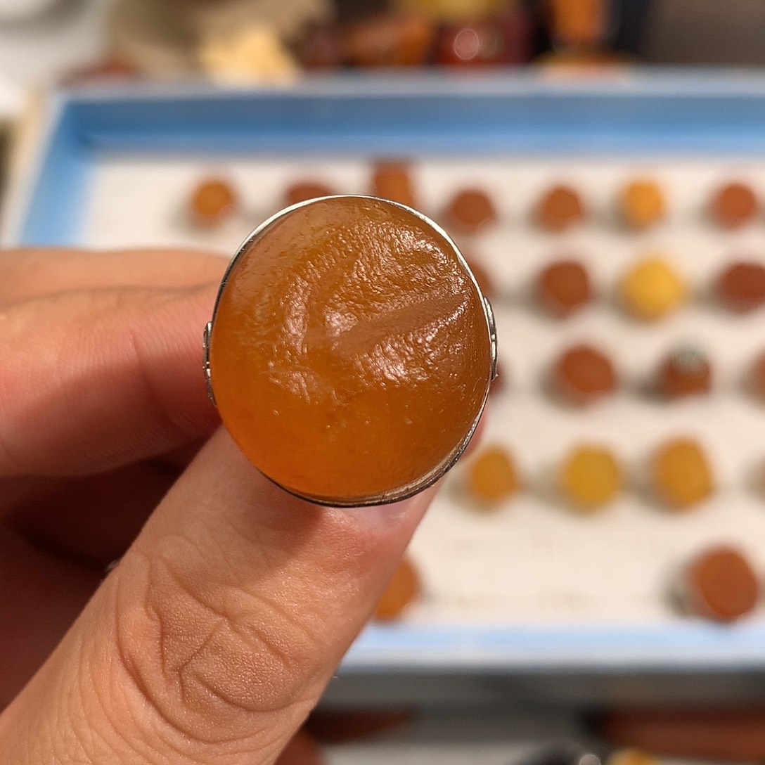 蜜蜡裸石未镶嵌在