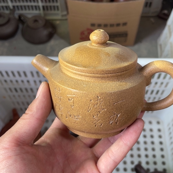 老厂紫砂壶一件。