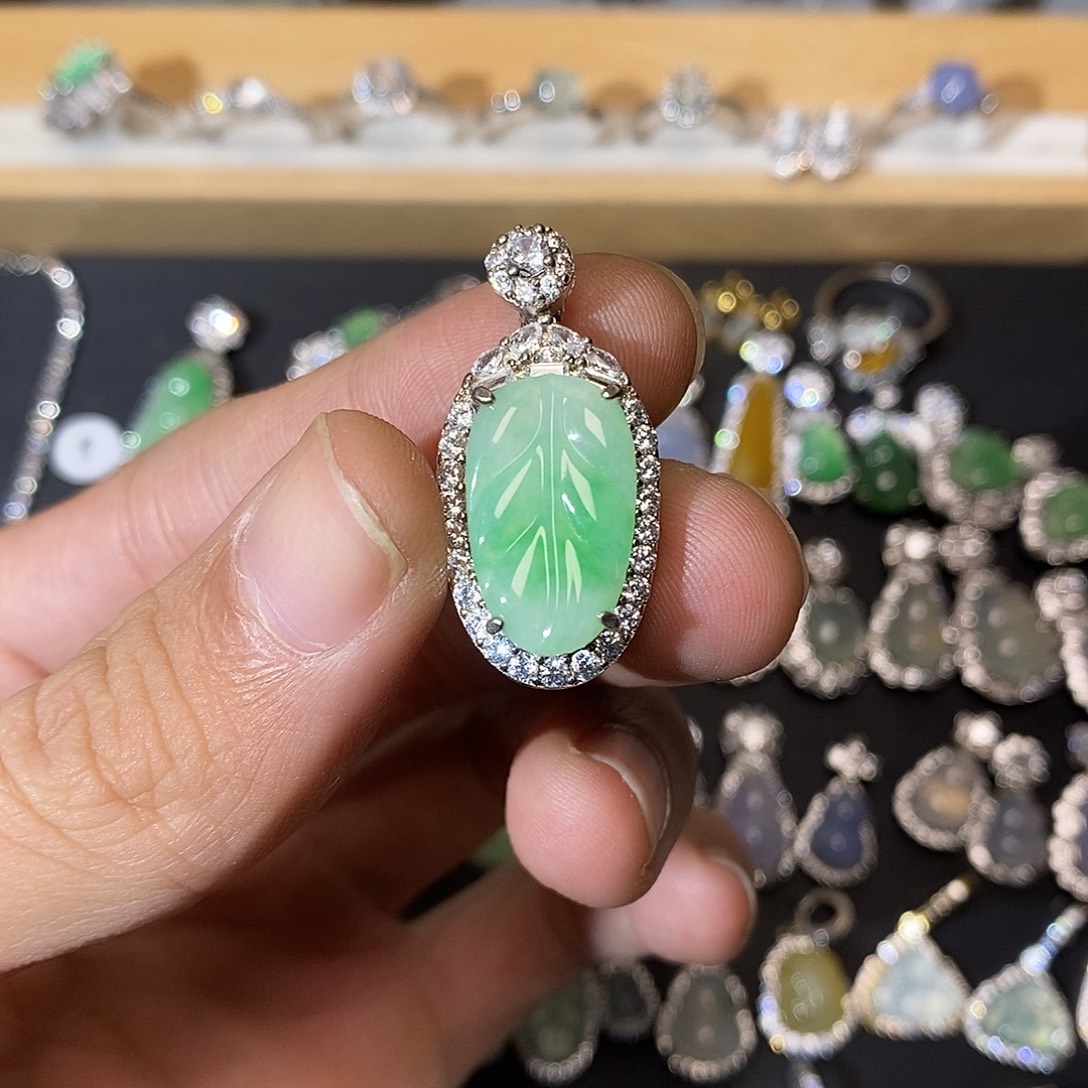 翡翠未镶嵌颈饰翡翠