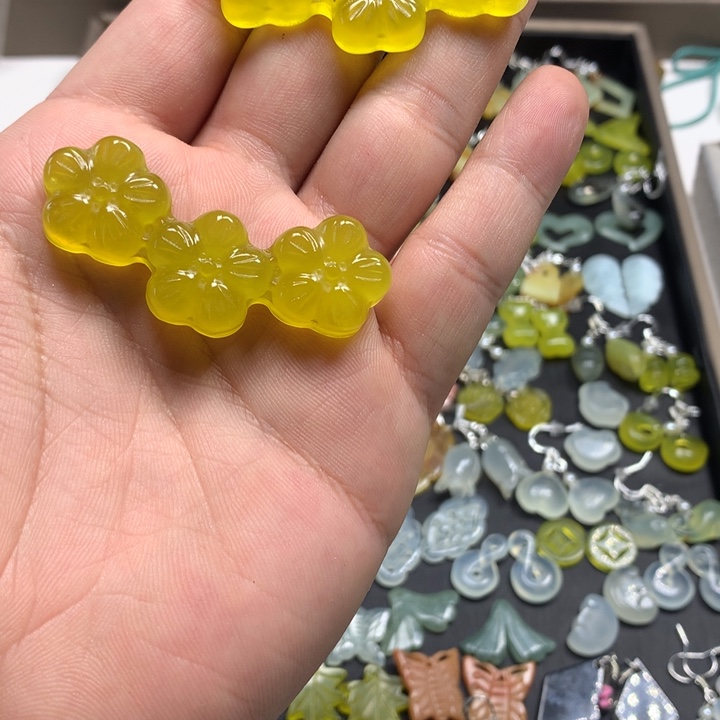 蛇纹石玉耳钉足银镀金镶嵌