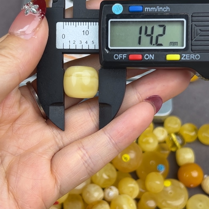 琥珀裸石未镶嵌微瑕64