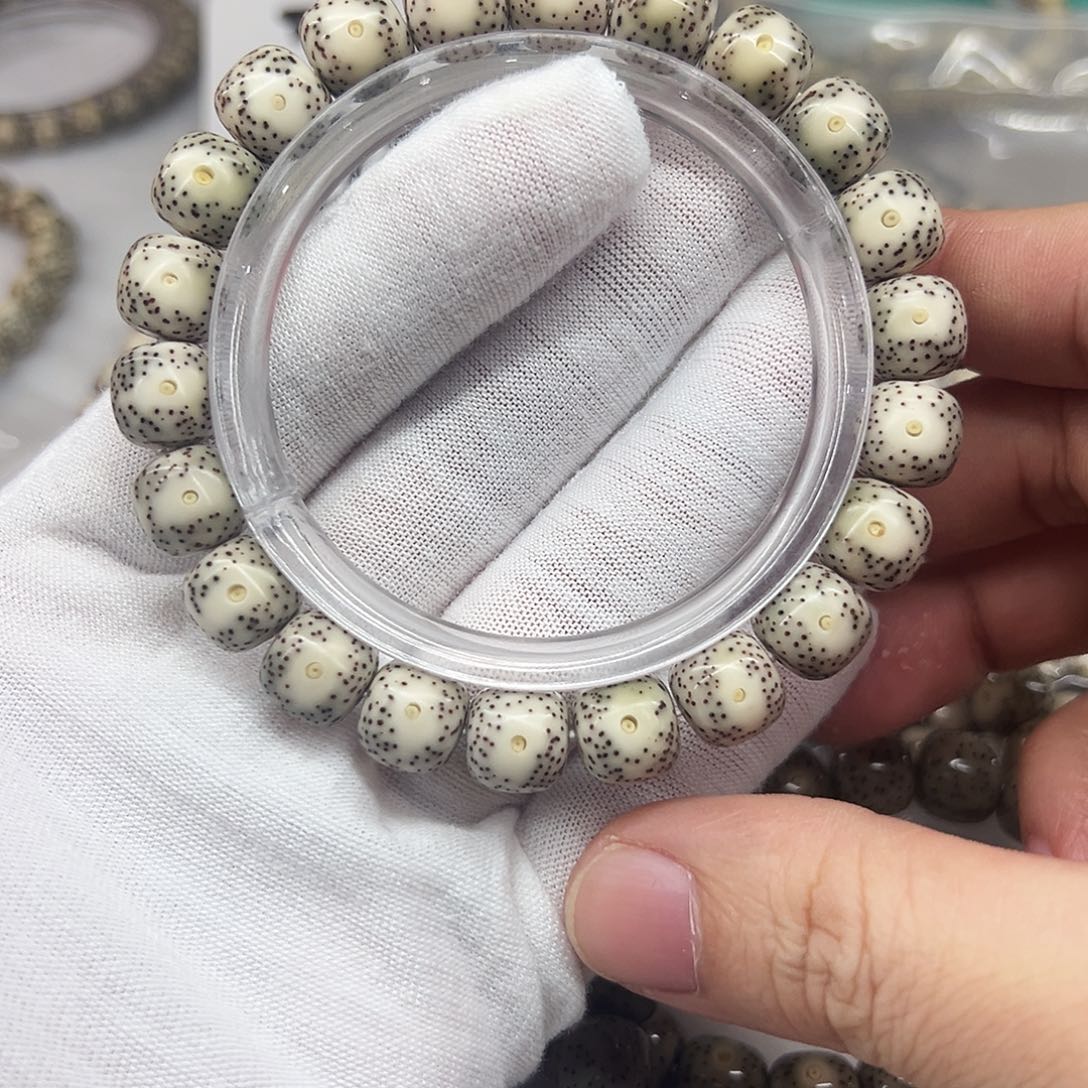 吊坠星月菩提10×9丹凤眼  同枝石玉料  19