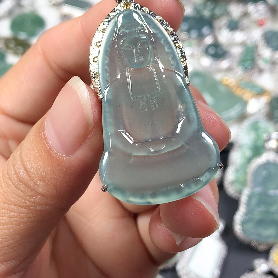 顺***水翡翠未镶嵌颈饰素衣