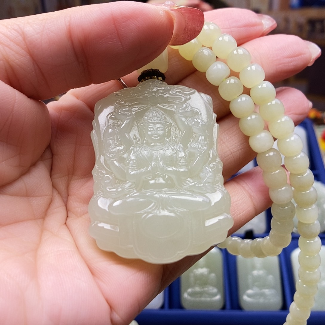 和田玉颈饰未镶嵌瞎*哇