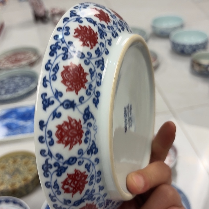 瓷片釉里红缠枝莲大胡乘景德镇