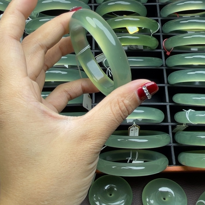 青***桅岫玉未镶嵌手镯岫玉