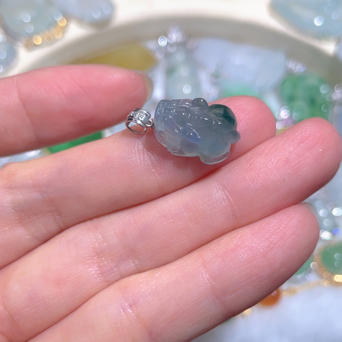 翡翠颈饰18K金镶嵌翡翠