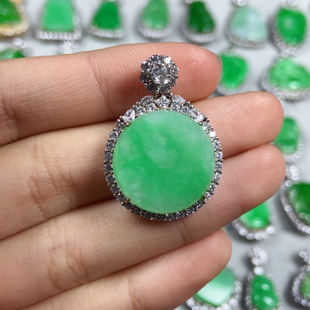 颈饰未镶嵌翡翠圆