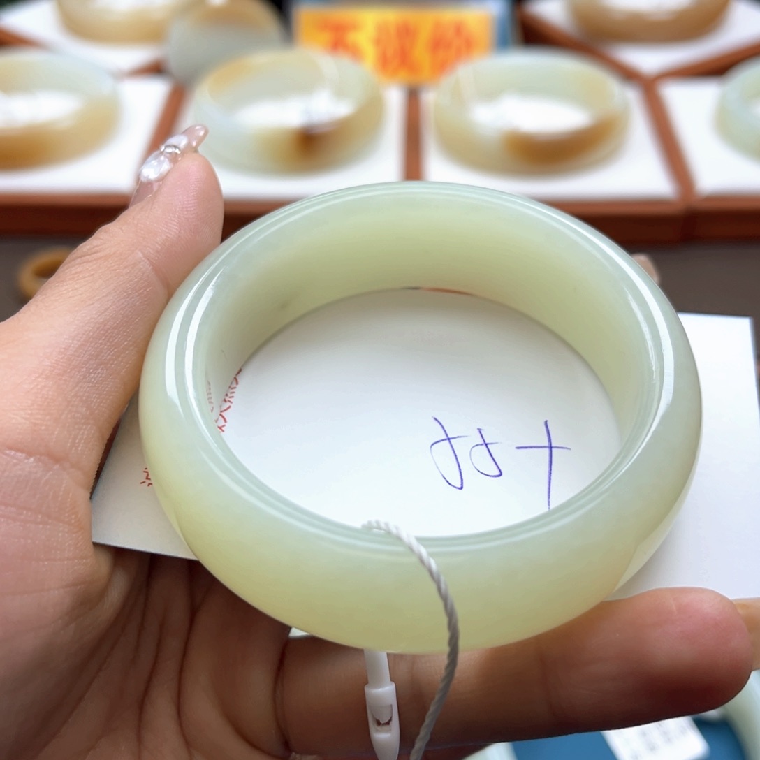 未镶嵌手镯和田玉梅***子