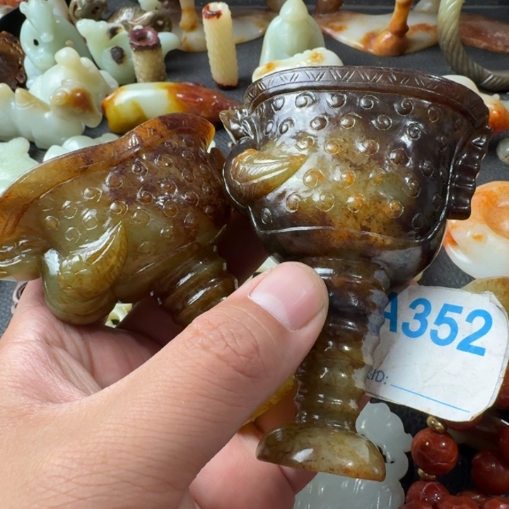 森***阔和田玉未镶嵌颈饰