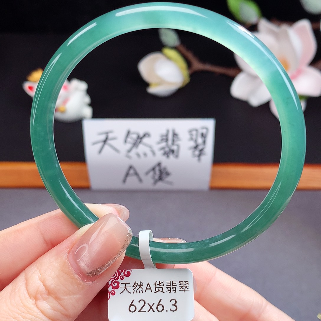 翡翠手镯（圆镯）未镶嵌