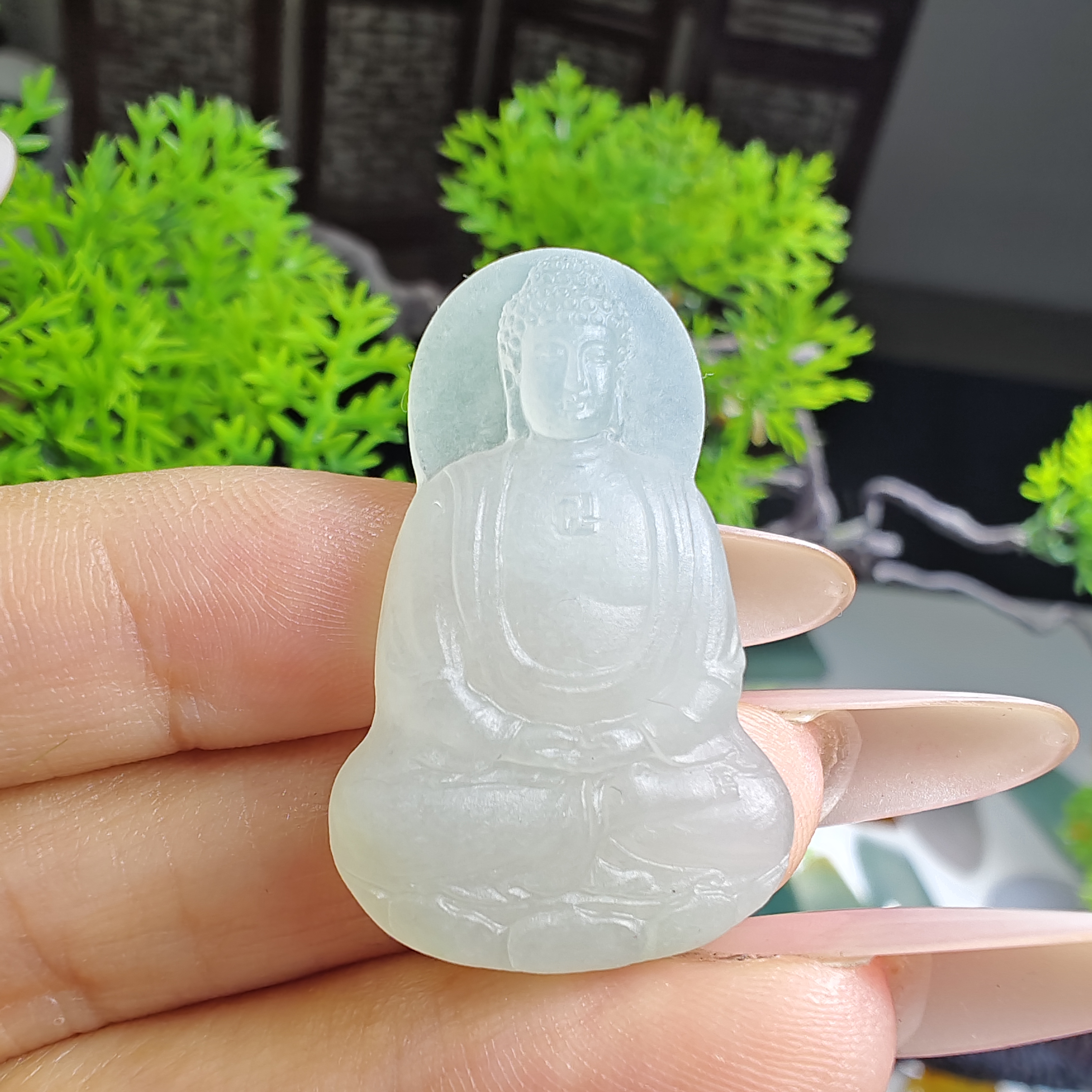 天然缅甸a货翡翠冰种大日吊坠，毛货包抛光，尺寸33.9*21.6*6