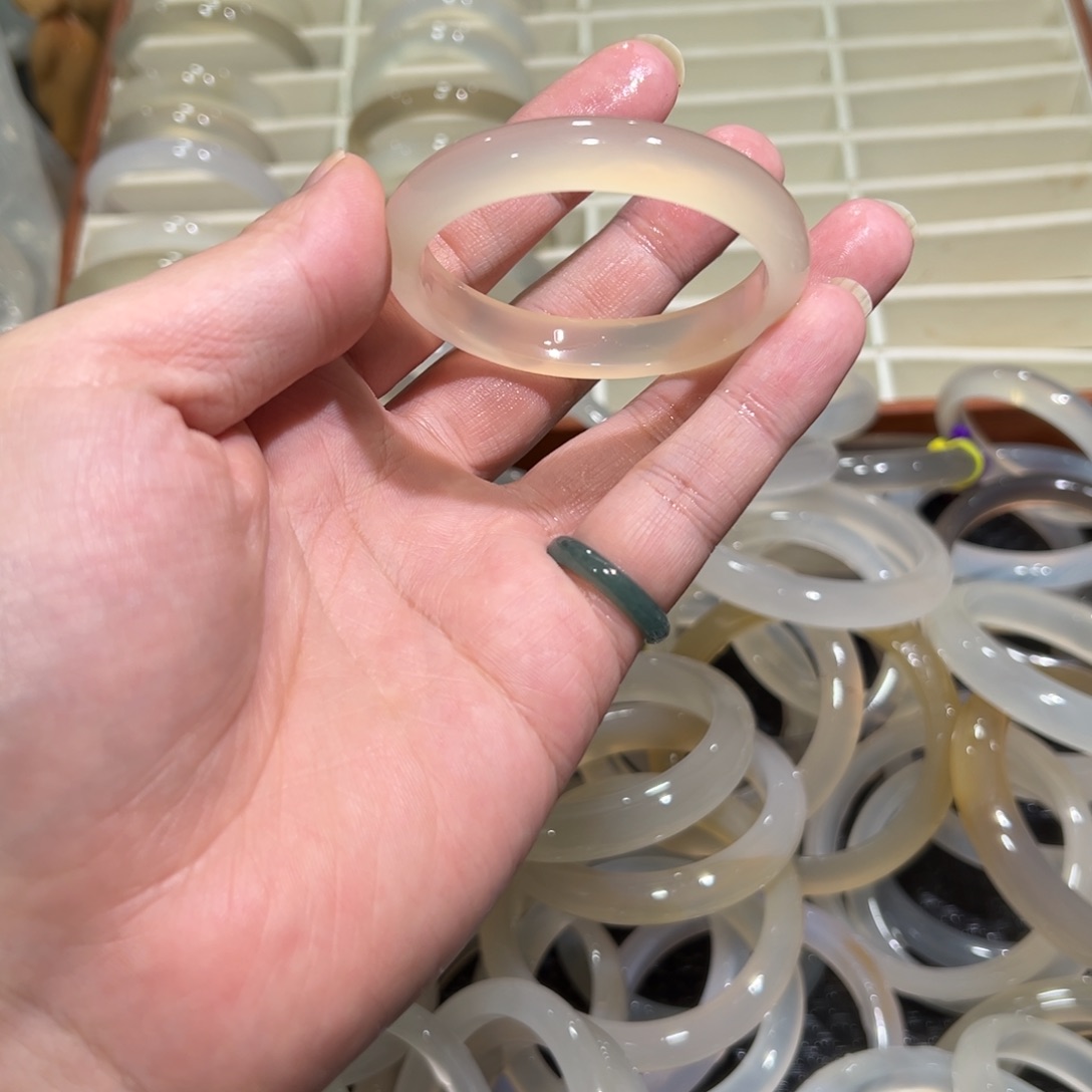 玛瑙/玉髓未镶嵌手镯50圈有包容2.0