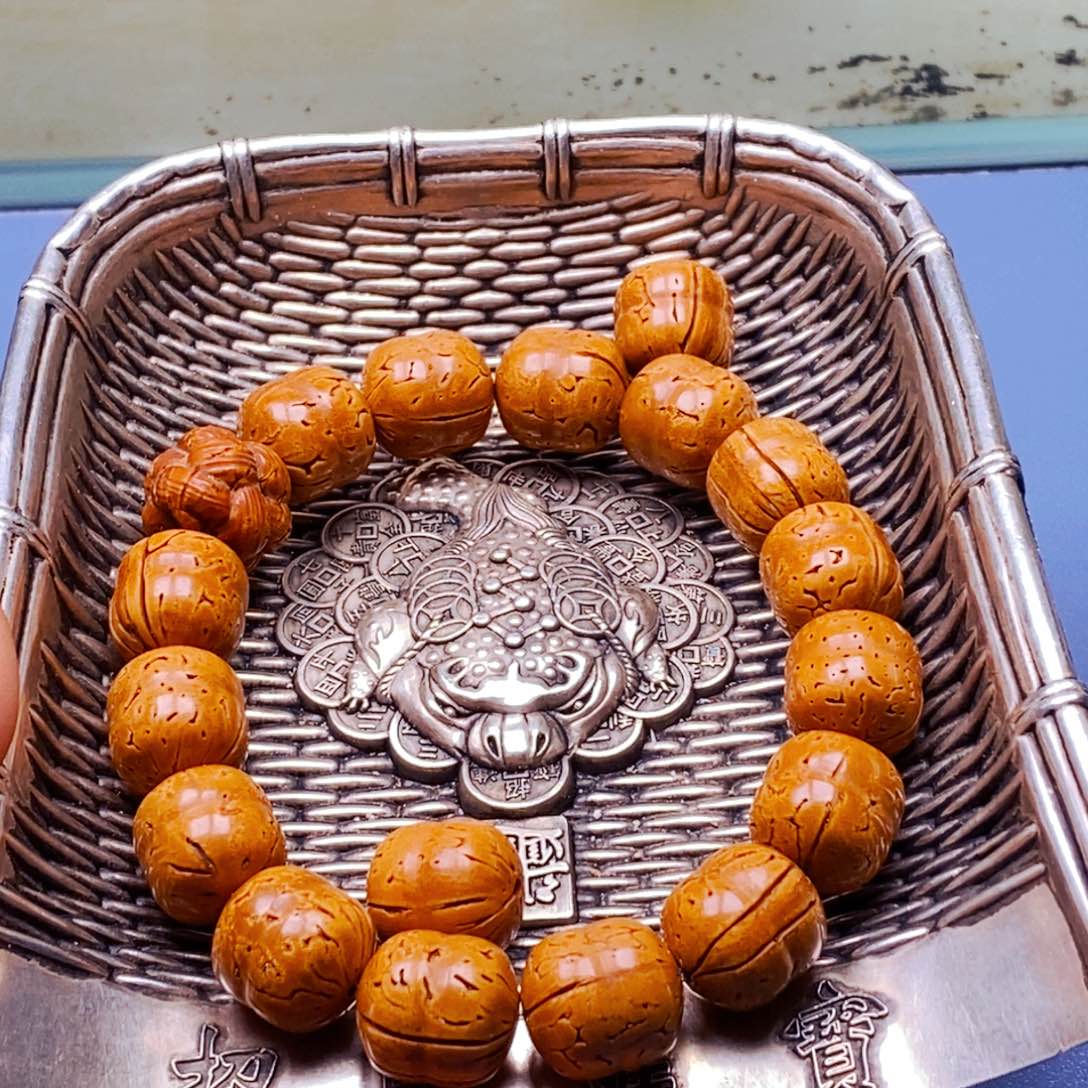 虞****）桃核手串15.6乘16.9有色差瑕疵15.8