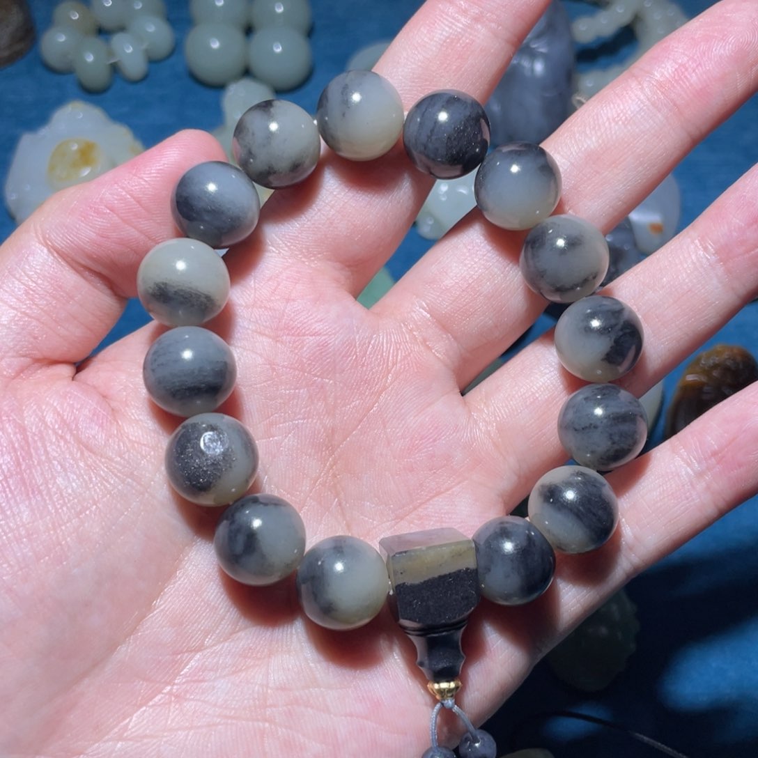 和田玉未镶嵌颈饰克****曲