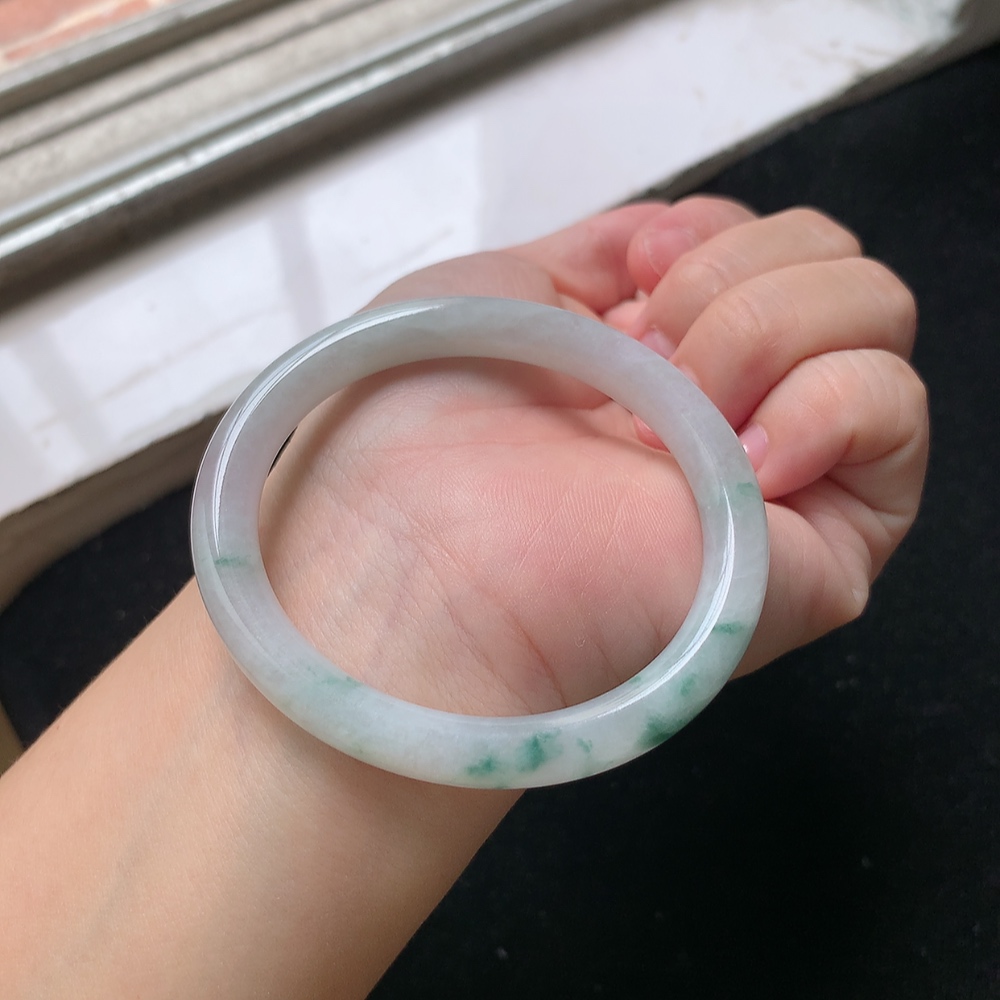 1537号 缅甸天然A货翡翠手镯53圈口飘花贵妃手镯