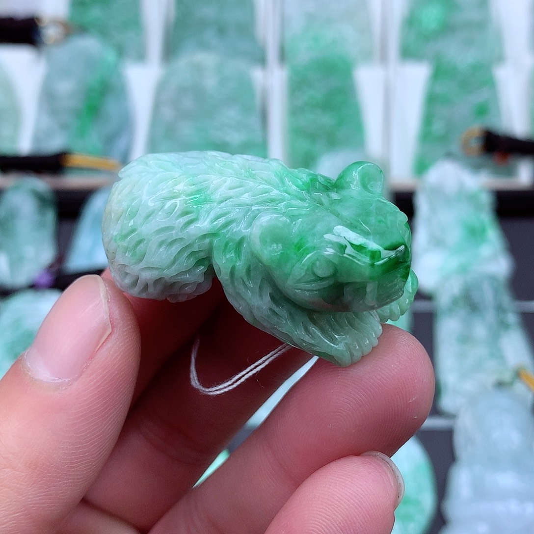 翡翠颈饰未镶嵌翡翠吊坠
