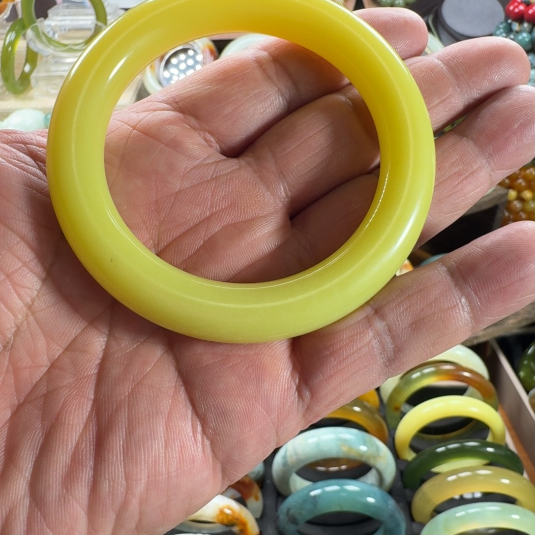 知***富蛇纹石玉未镶嵌手镯