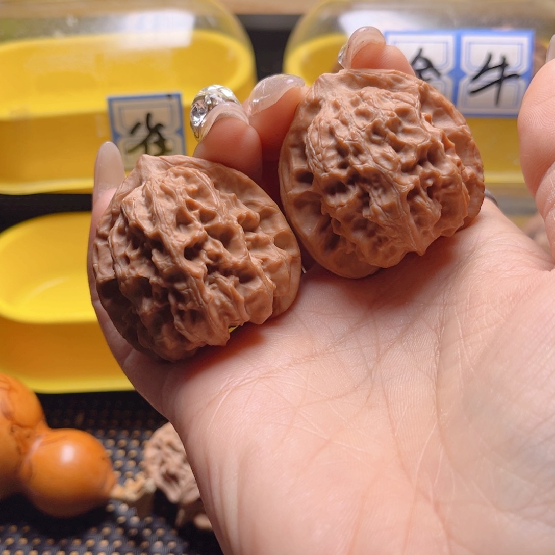 文玩核桃把件大**斧梨木台