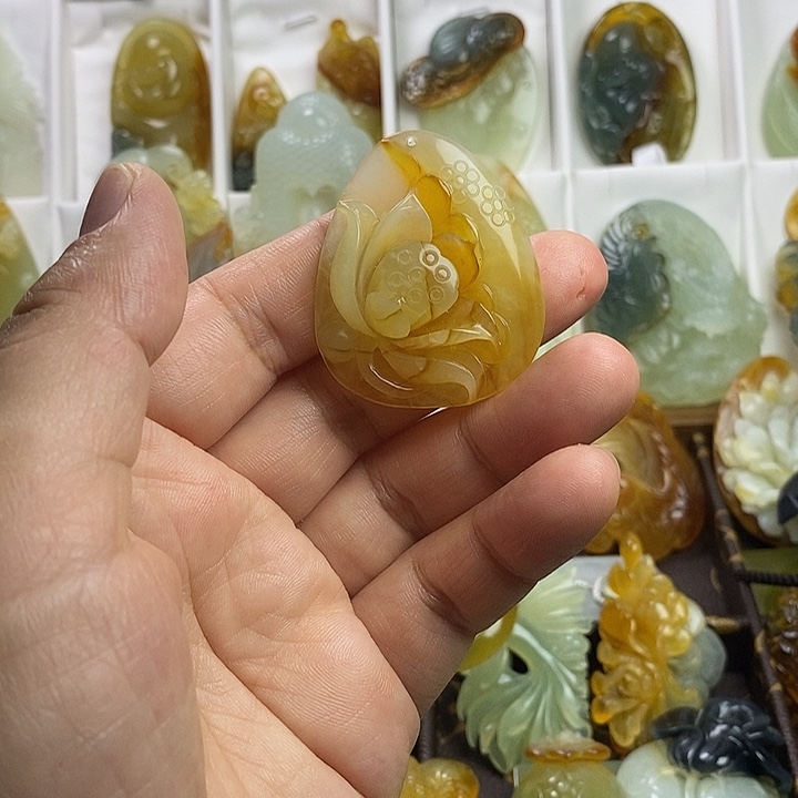 蛇纹石玉未镶嵌颈饰