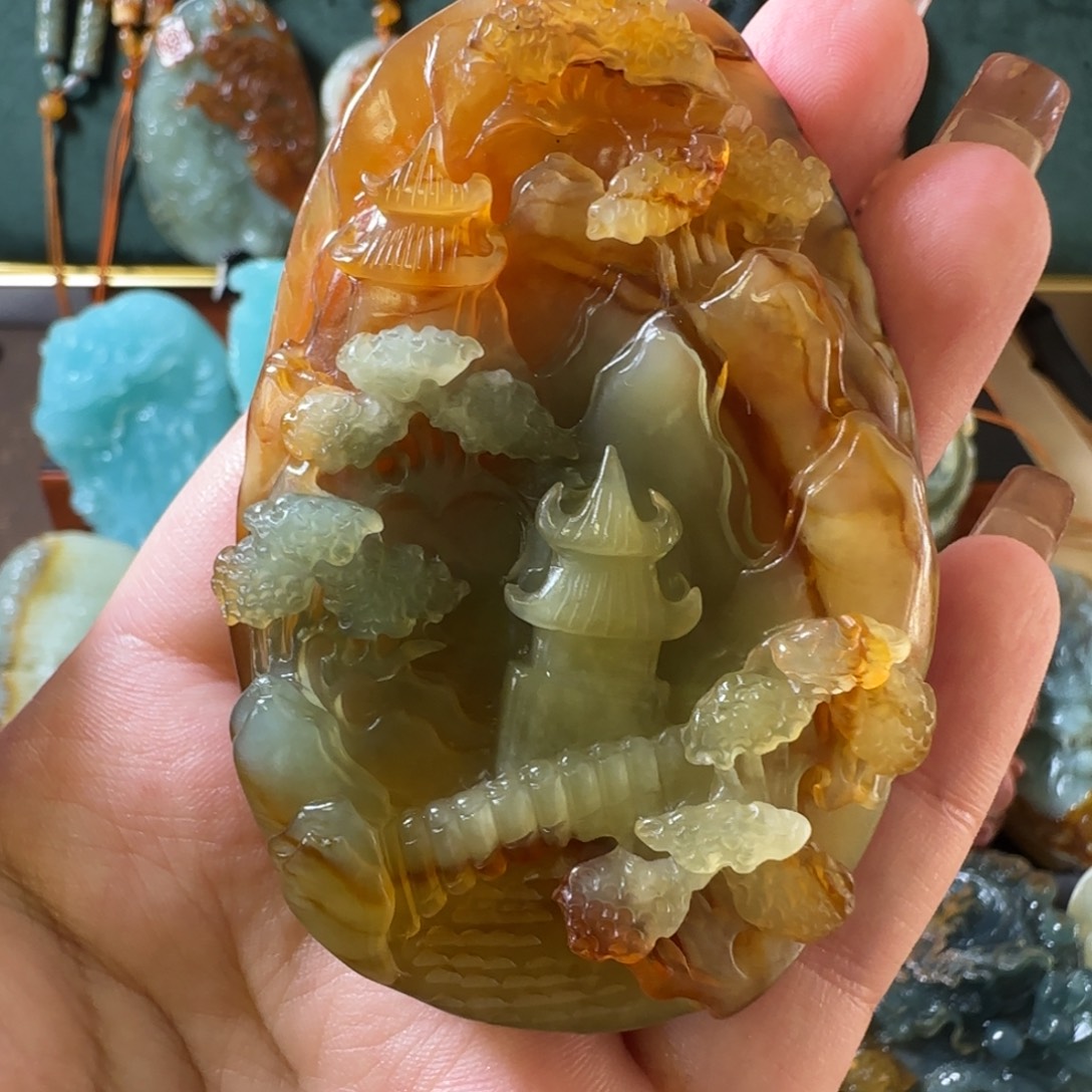 岫玉未镶嵌颈饰山水