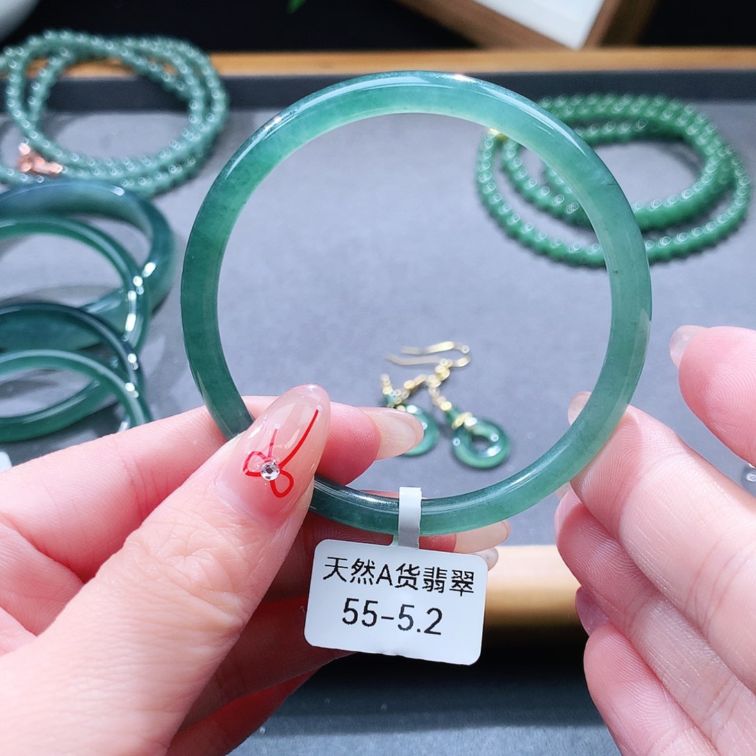 翡翠手镯（圆镯）未镶嵌
