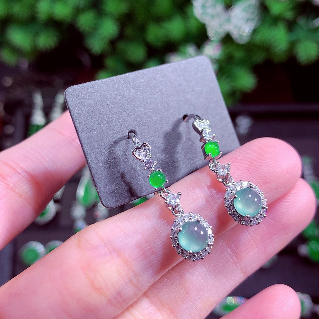 颈饰未镶嵌翡翠天然