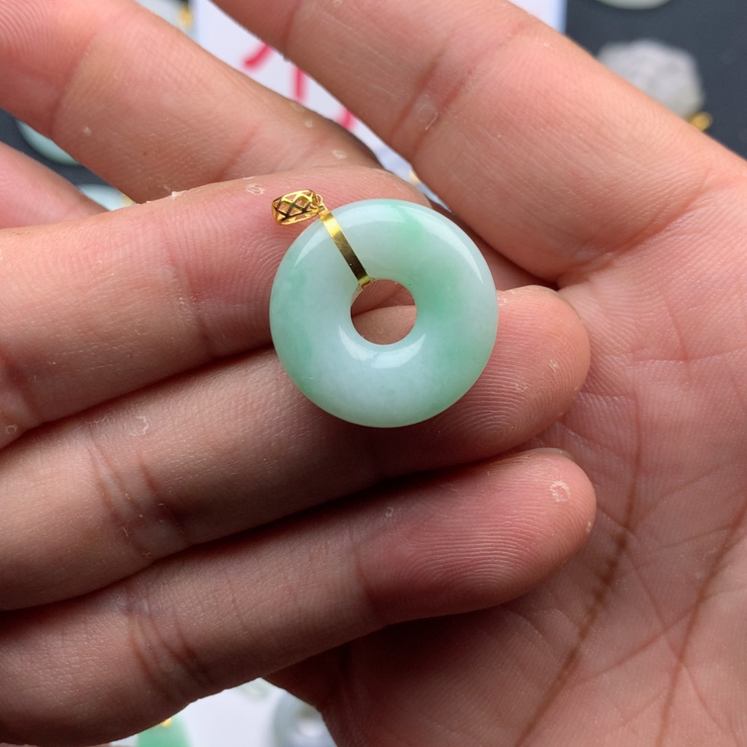 翡翠颈饰18K金镶嵌甜甜圈