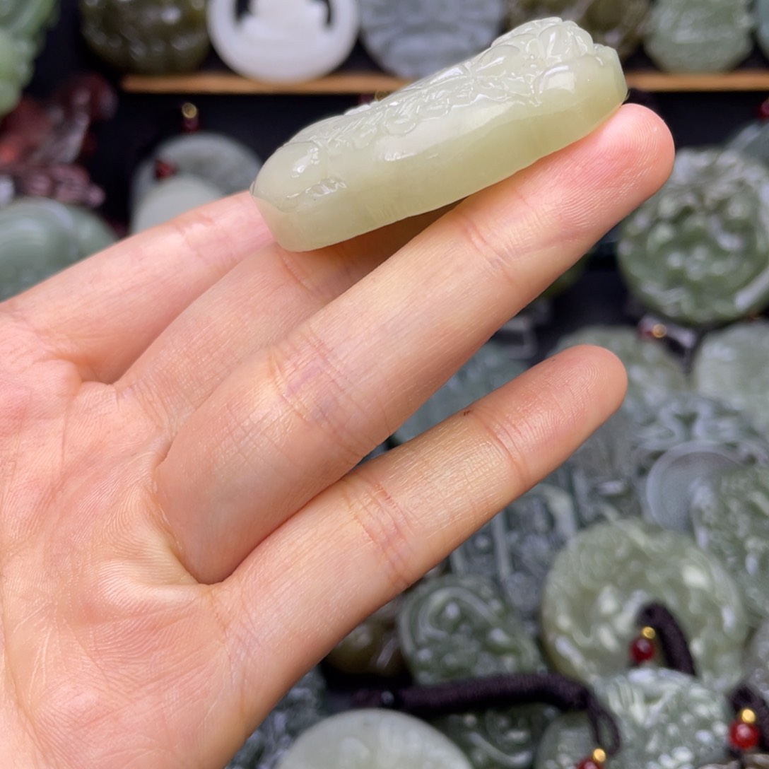 和田玉颈饰未镶嵌旅****恋
