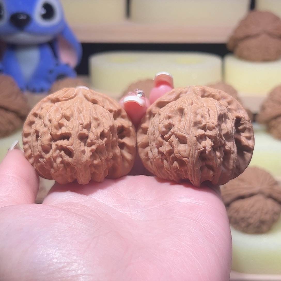 鸣****文玩核桃吊坠白狮子