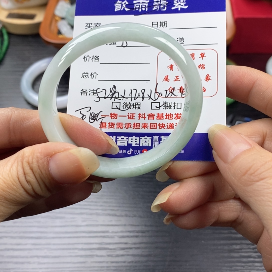 翡翠手镯未镶嵌天然翡翠