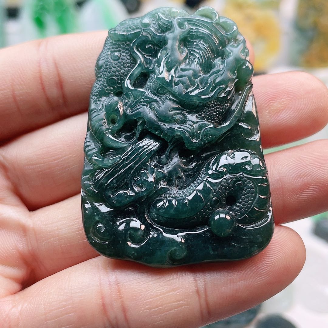 翡翠颈饰未镶嵌龙