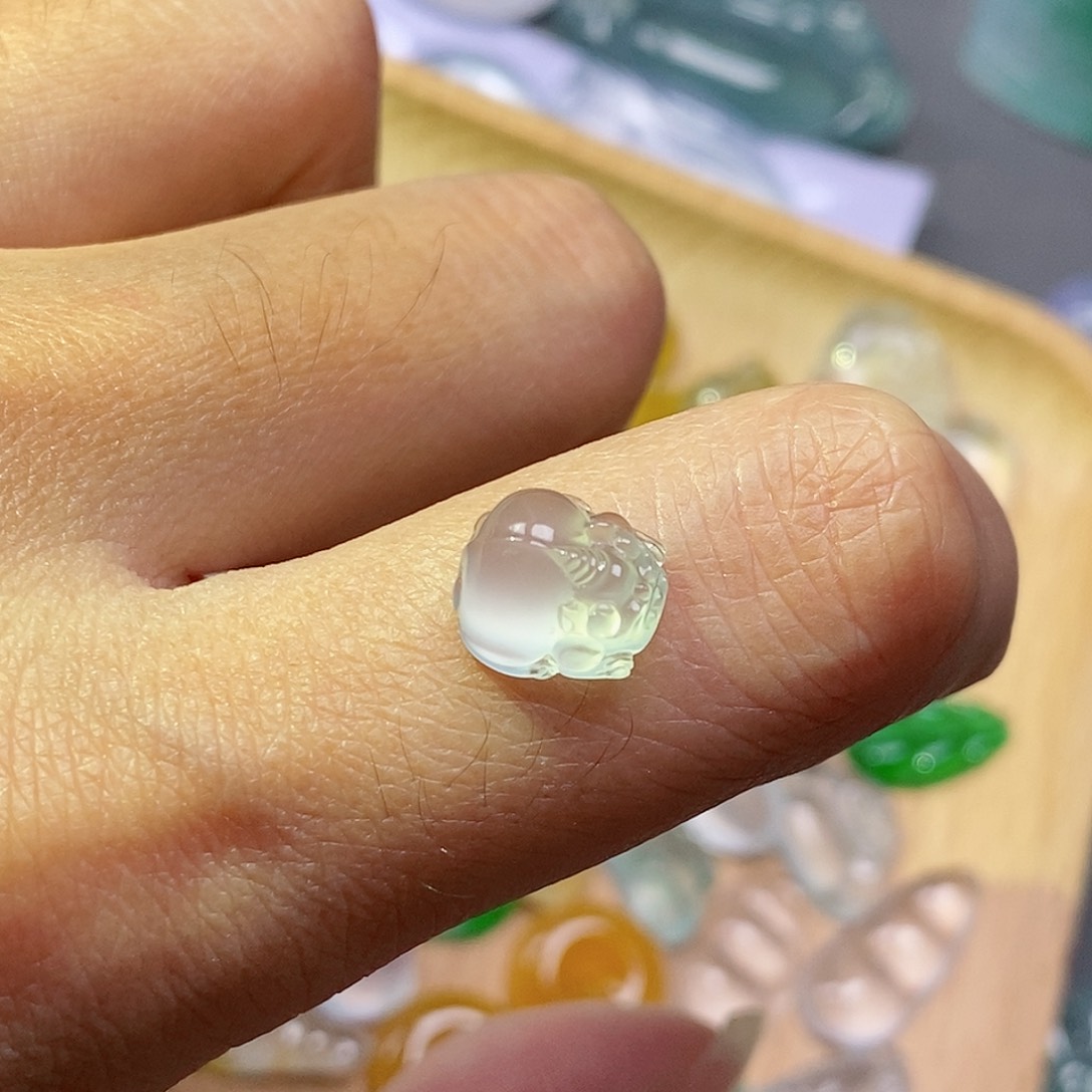 翡翠颈饰未镶嵌翡翠