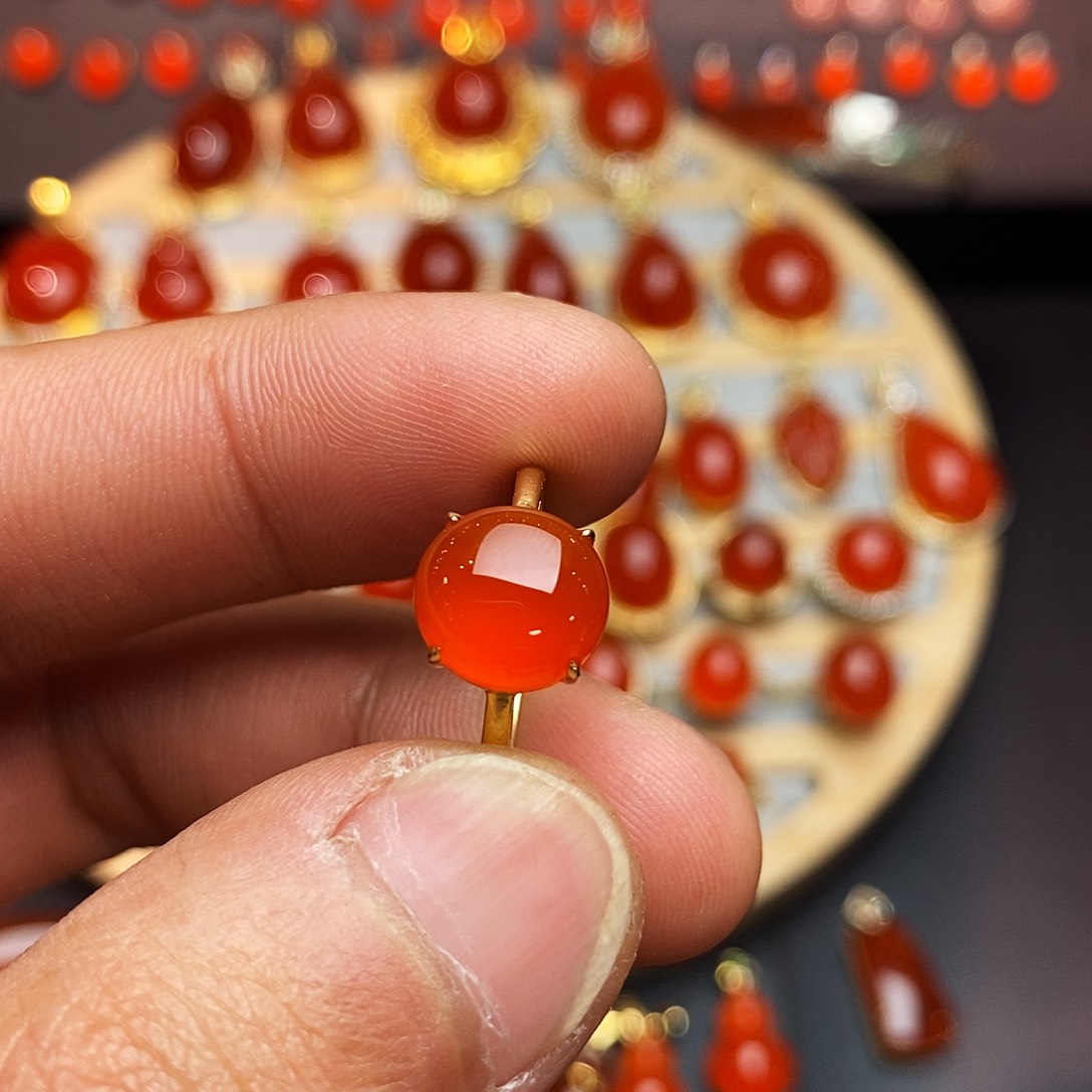 南红玛瑙颈饰18K金镶嵌