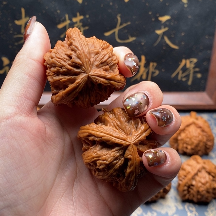 佛***缘吊坠文玩核桃白狮