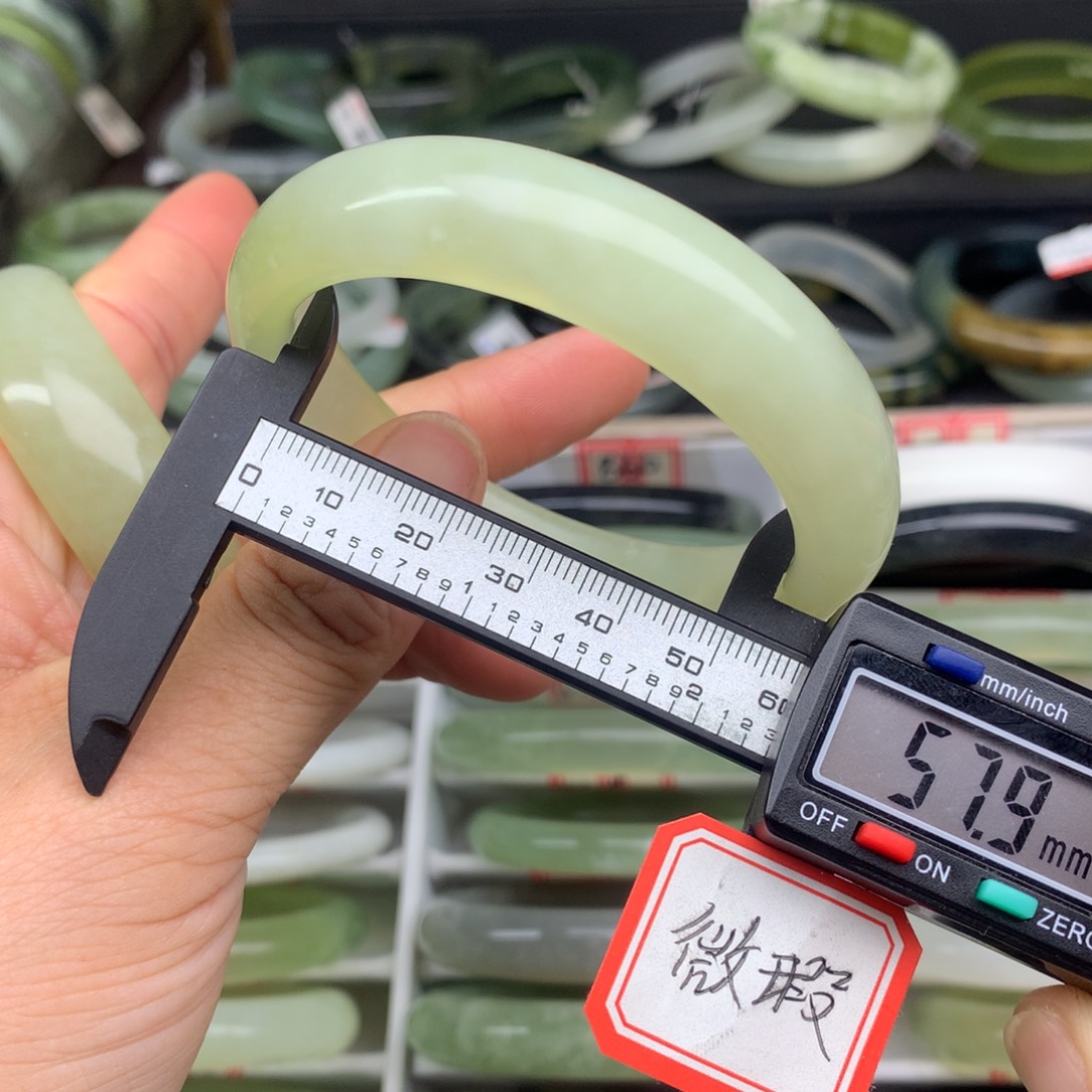 蛇纹石玉未镶嵌手镯866