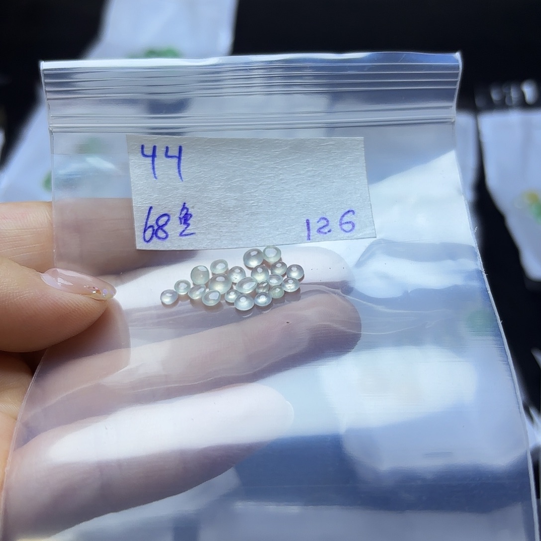 鱼****定制翡翠未镶嵌不退