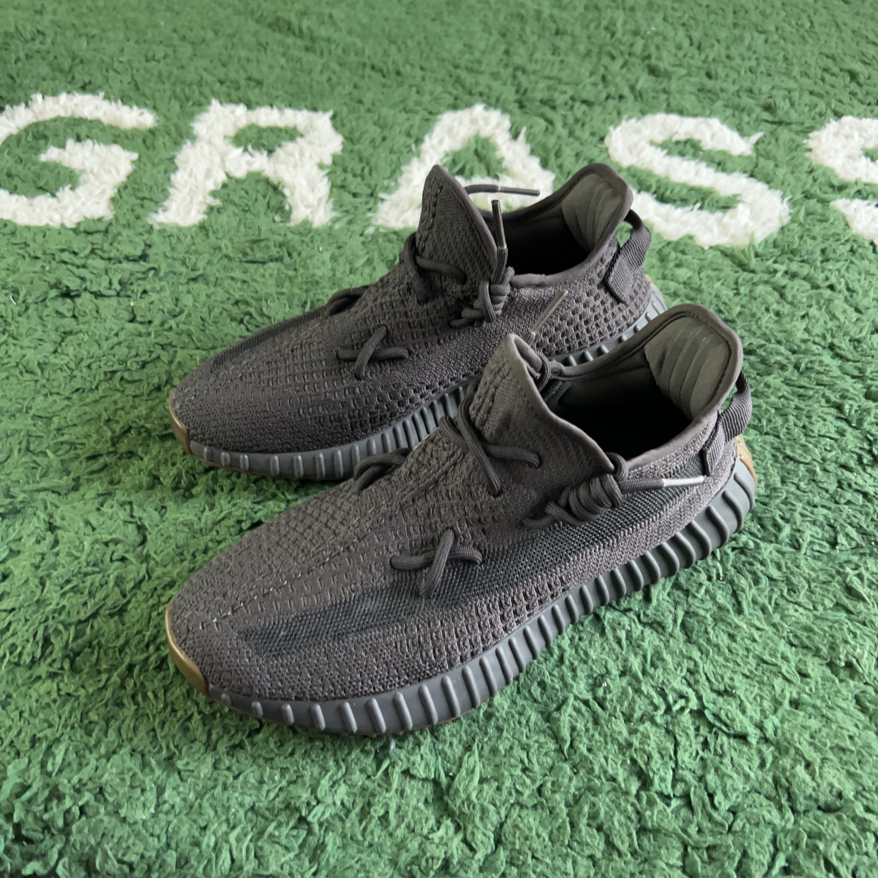 42.5码/Yeezy350黑生胶黑色球鞋/9新好成色无原盒