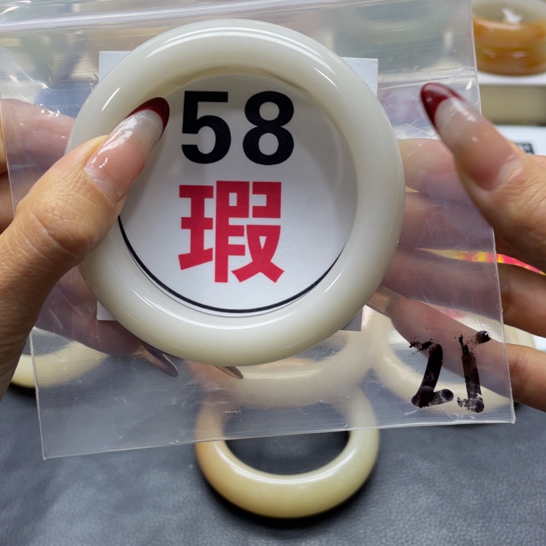 石英质玉手镯未镶嵌