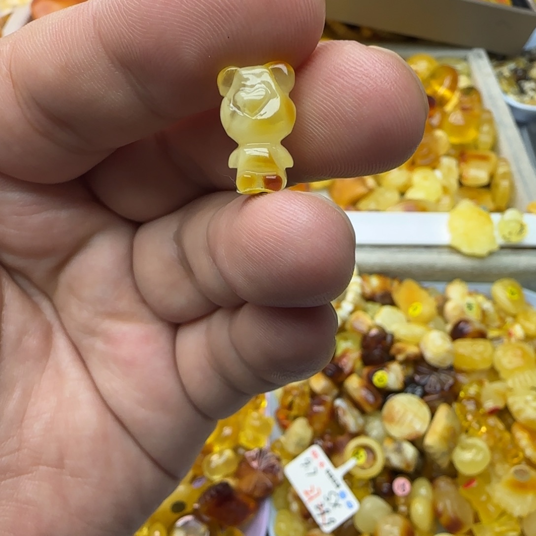 琥珀未镶嵌裸石0.52克