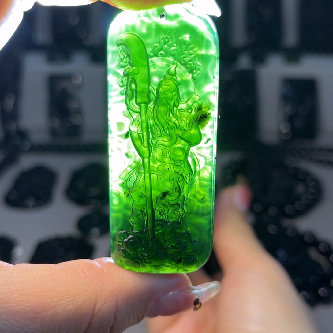 蛇纹石玉颈饰合金