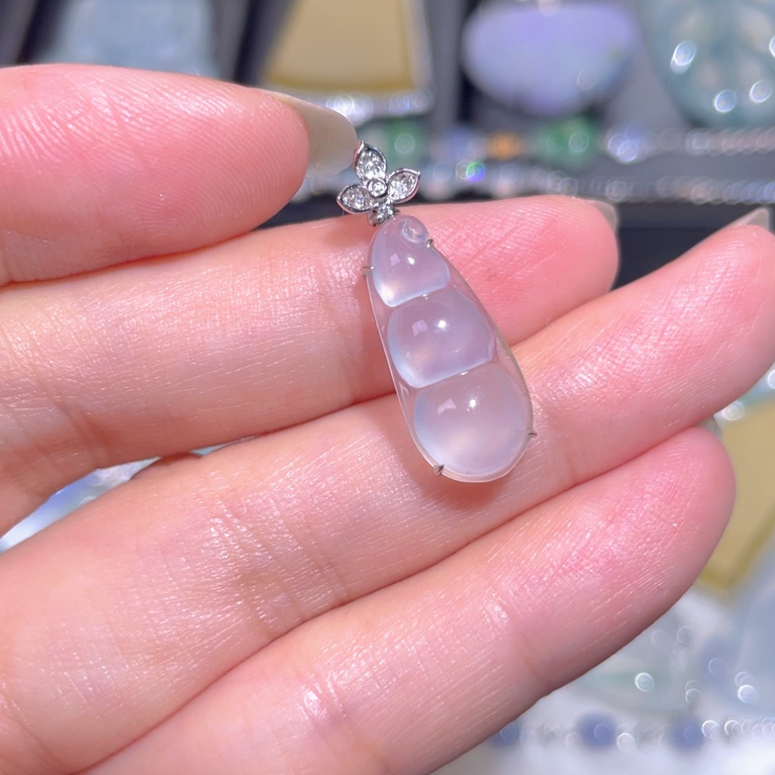 翡翠18K金镶嵌颈饰翡翠