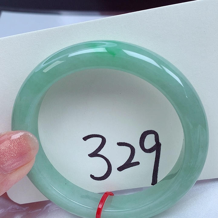 翡翠手镯未镶嵌翡翠