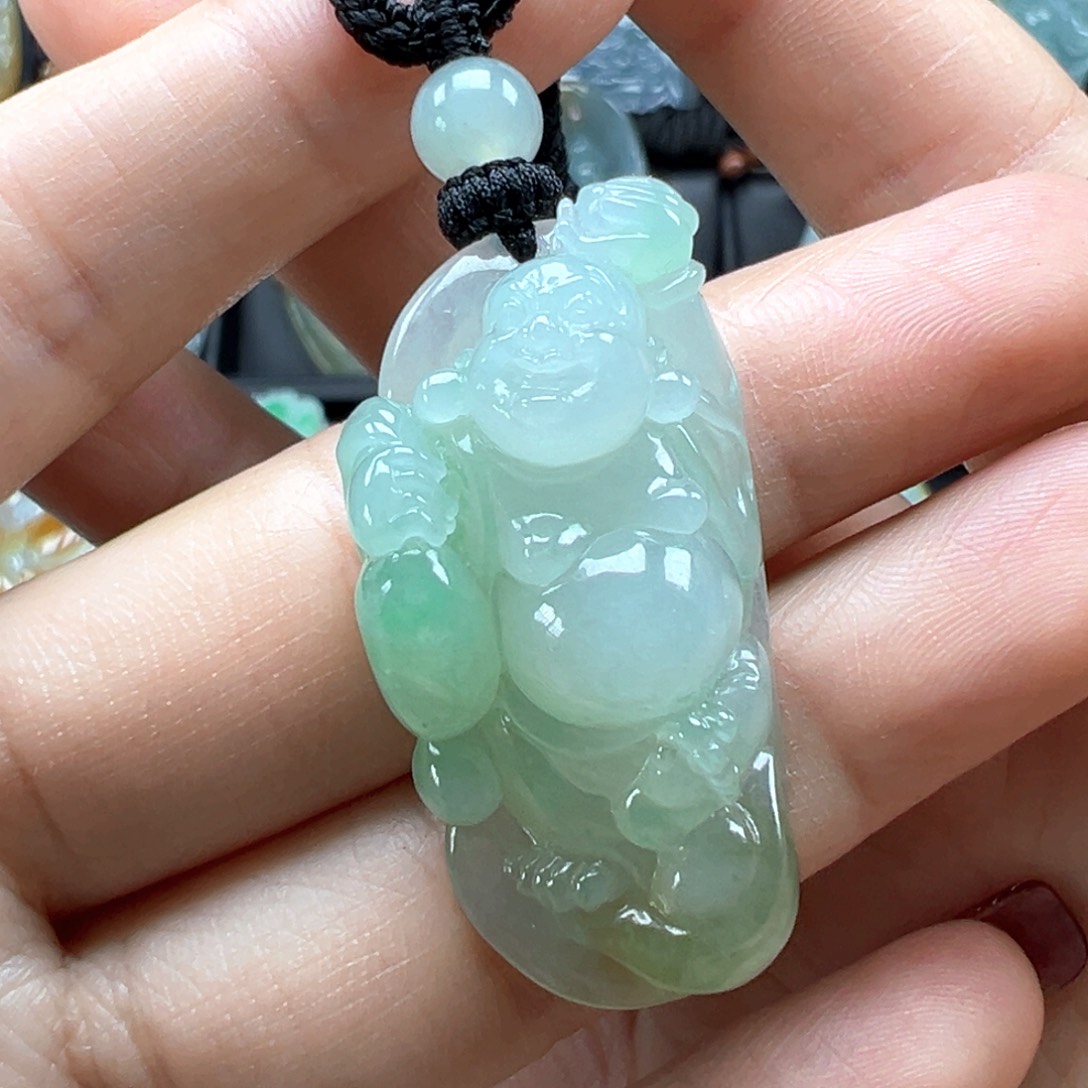 翡翠颈饰未镶嵌佛