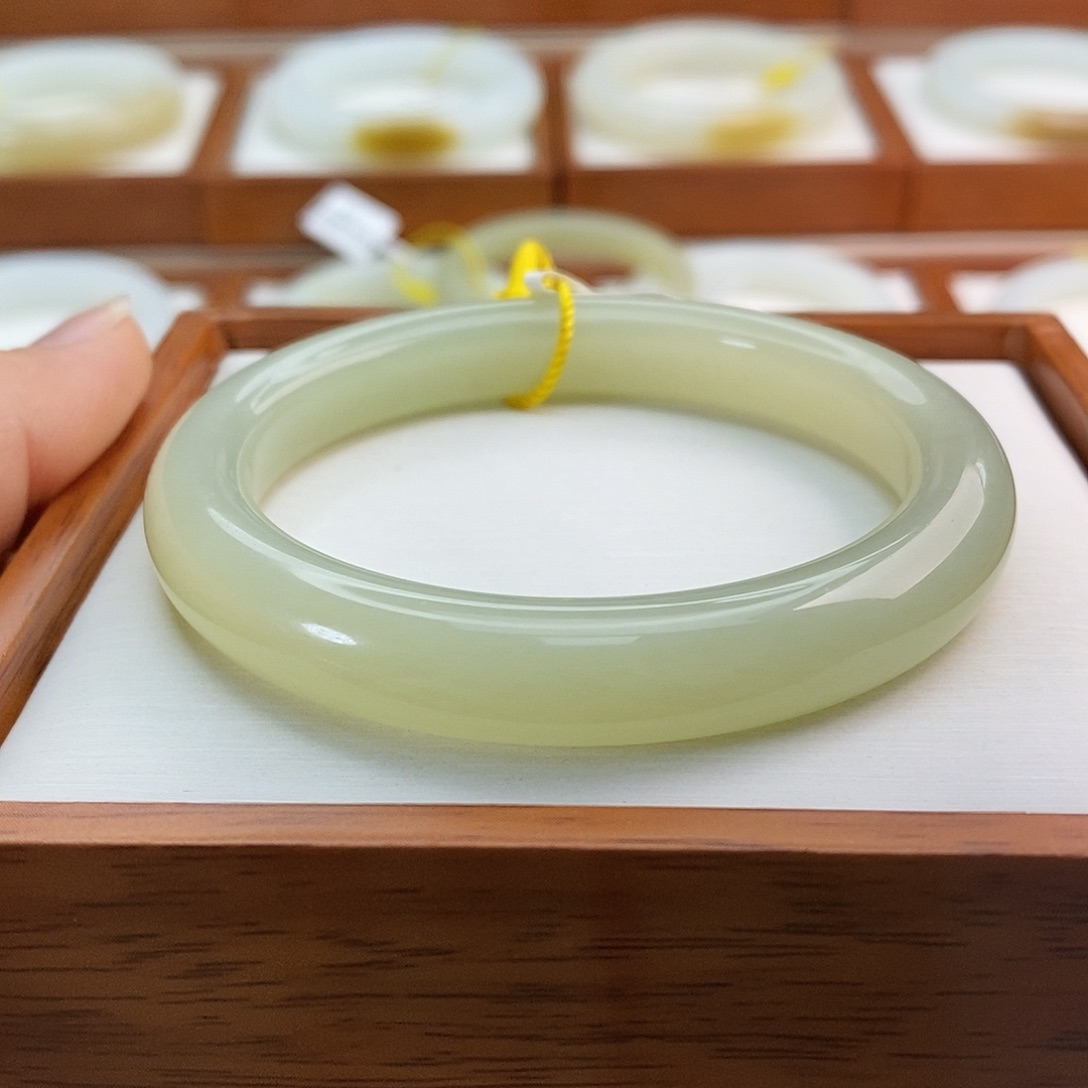 和田玉（白玉）手镯未镶嵌樱****?