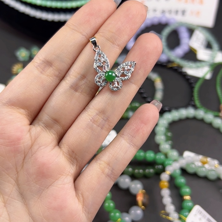 颈饰未镶嵌翡翠银镶蝴蝶吊坠