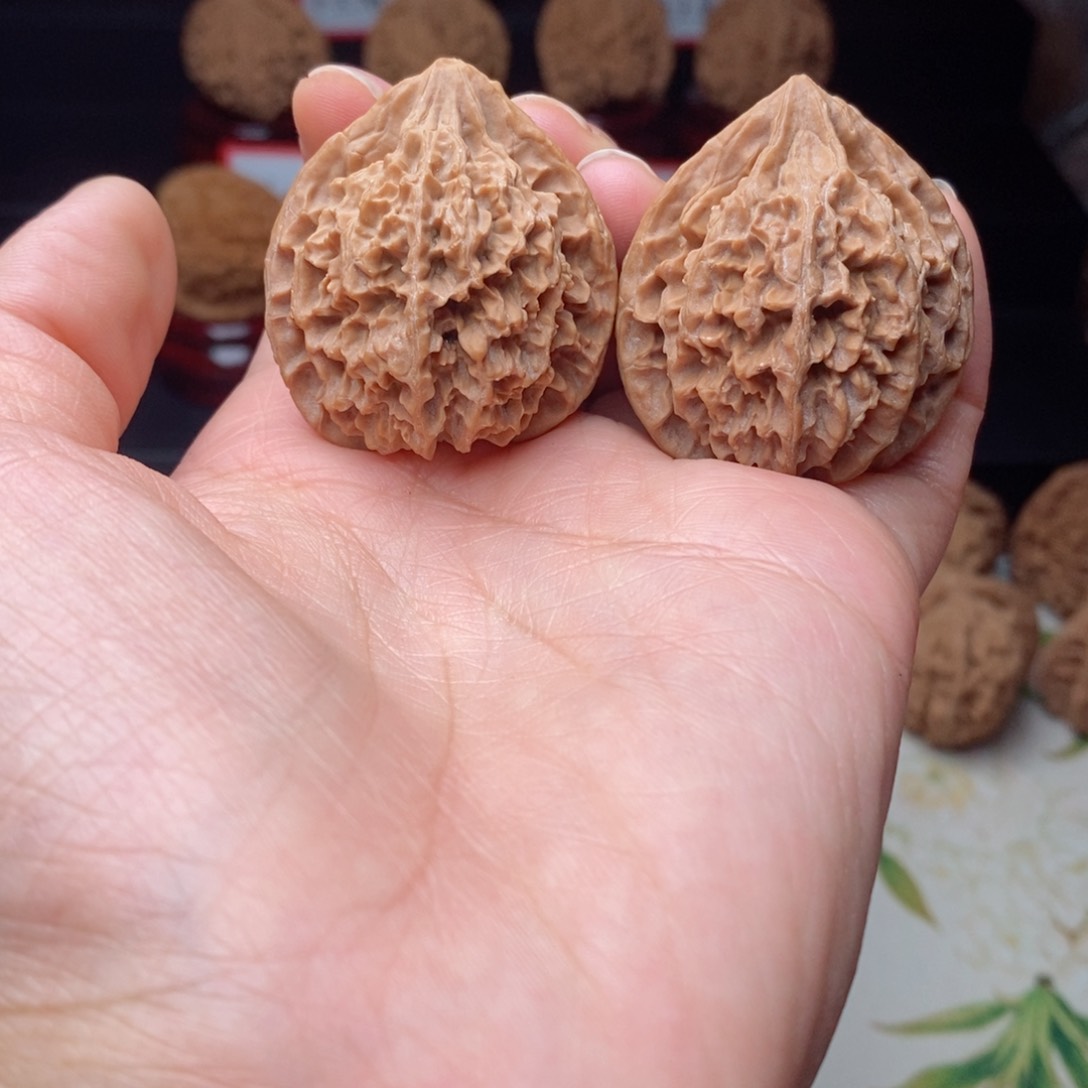 文玩核桃吊坠野生灯笼