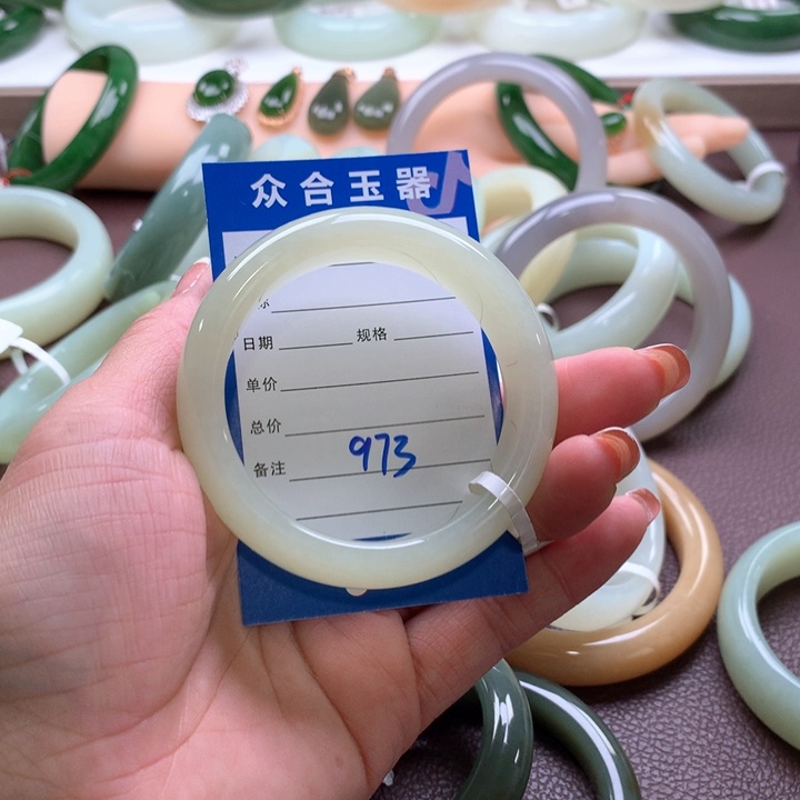 和田玉未镶嵌手镯52+