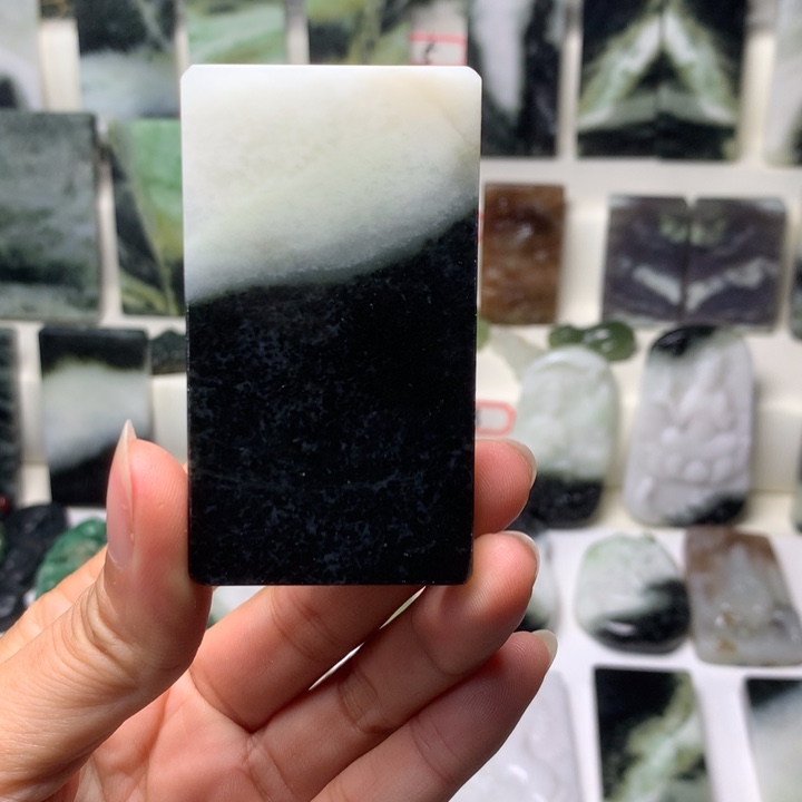 独山玉未镶嵌颈饰