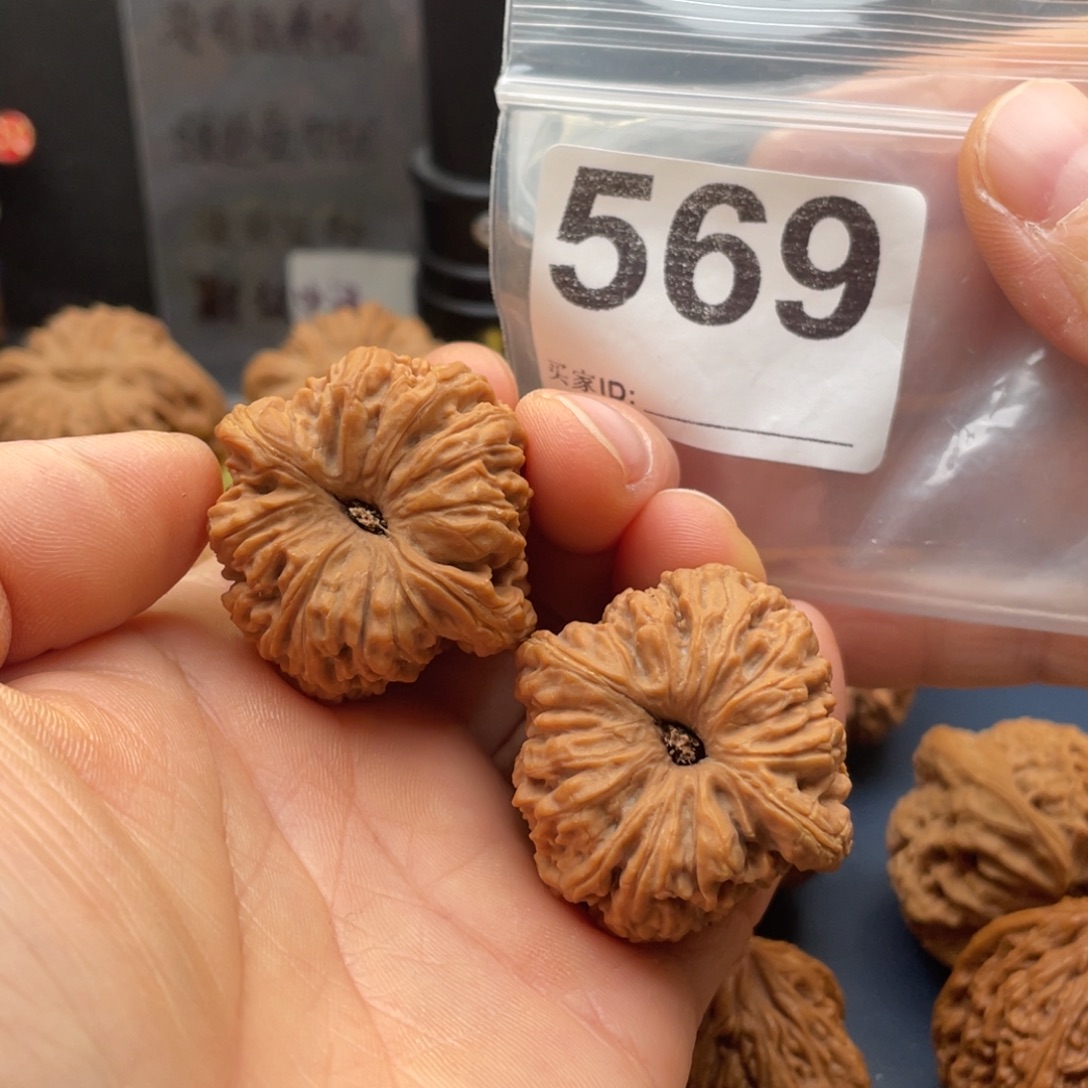 文玩核桃把件南疆凹底37